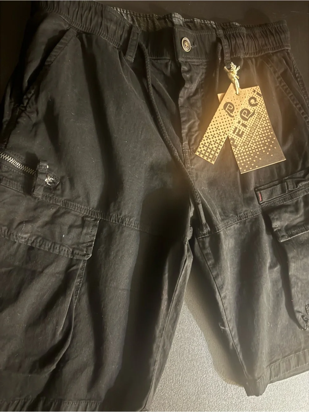 ZMYU-MEN Black Cargo Shorts with multiple pockets, Men’s Size 32. New with tags.